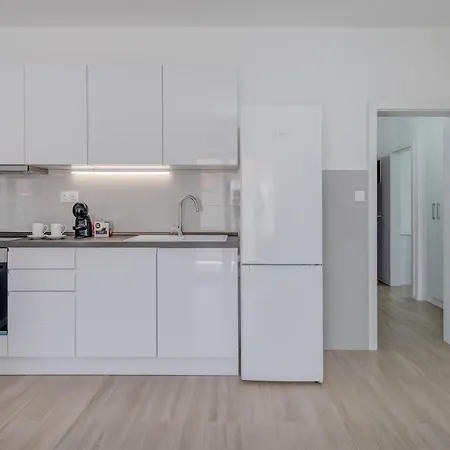 3 Bedroom Lovely Apartment In Trogir Appartement